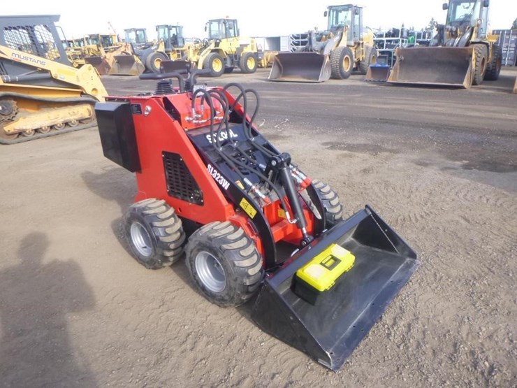 2026-sdlool-323w-skid-steer-loader-image-2