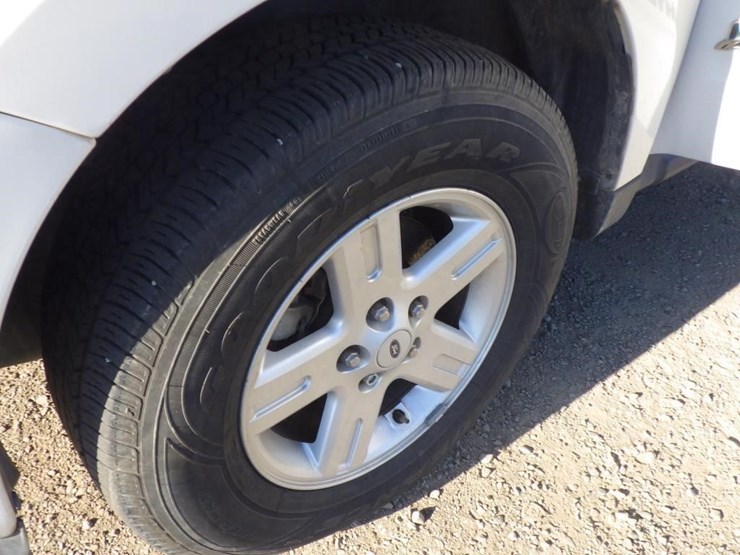 2009-ford-escape-image-13