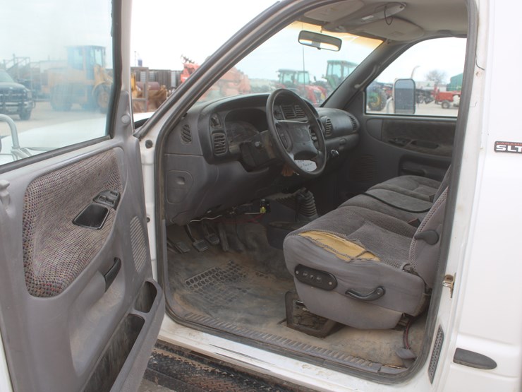 1999-dodge-3500-image-28