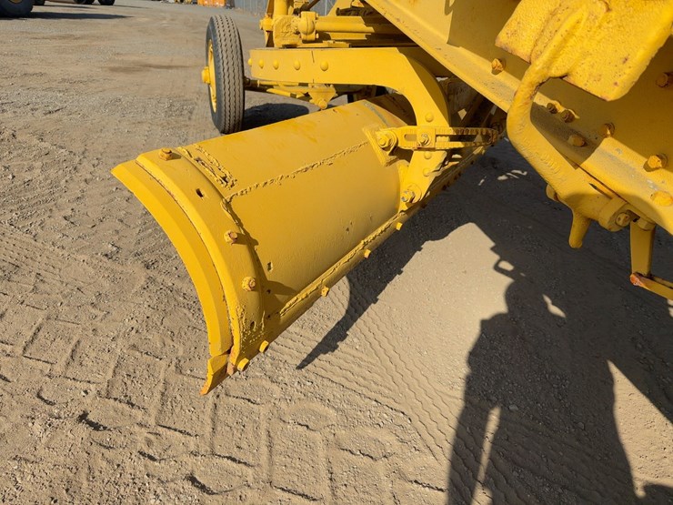 caterpillar-12-image-14