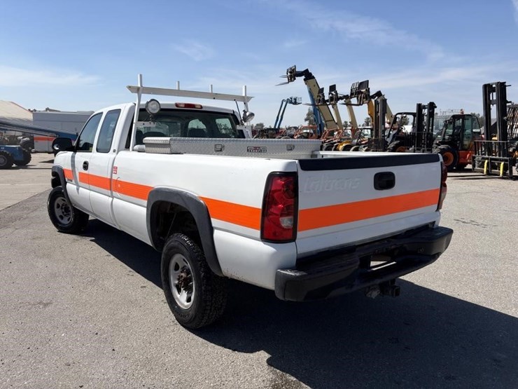 2005-chevrolet-2500-image-4