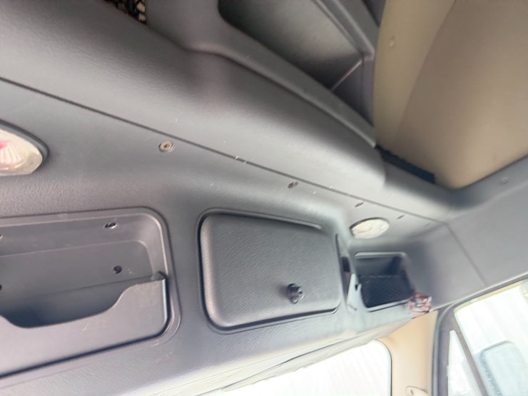 2018-freightliner-122sd-image-87