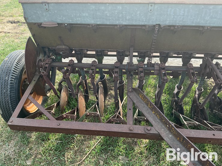 john-deere-12-image-15