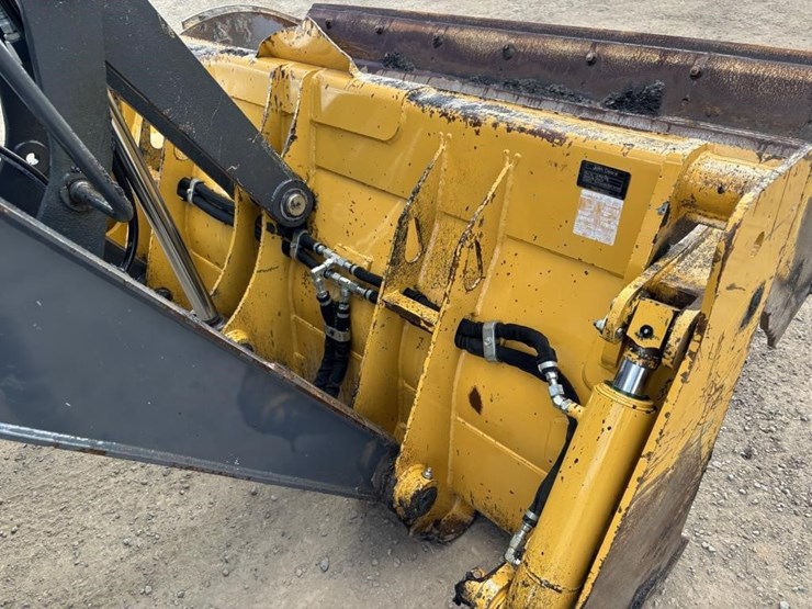 2018-deere-210lep-image-12