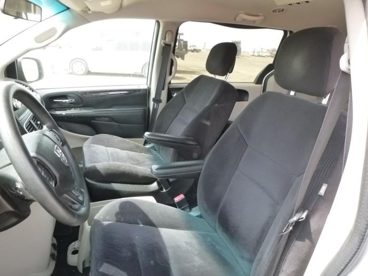 2014-dodge-grand-caravan-image-13