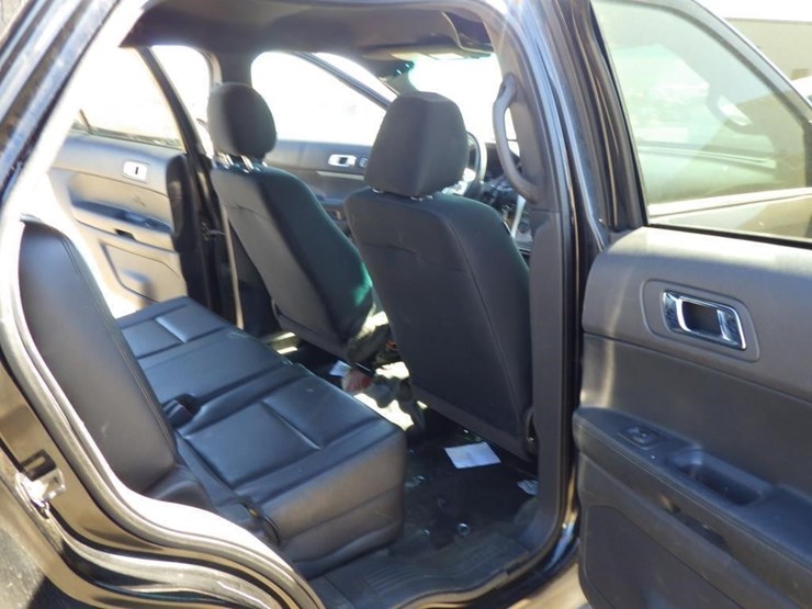 2015-ford-explorer-image-8