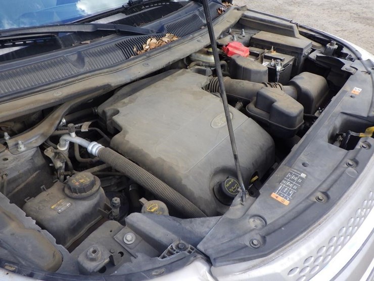 2015-ford-explorer-image-11