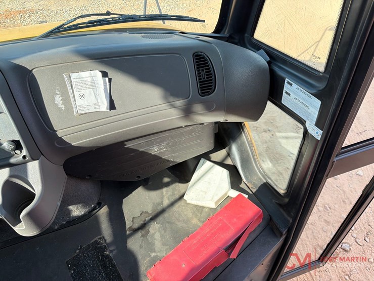 2008-thomas-saf-t-liner-c2-image-14