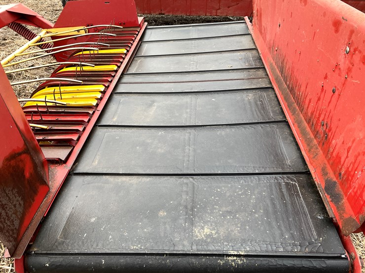 new-holland-144-image-9