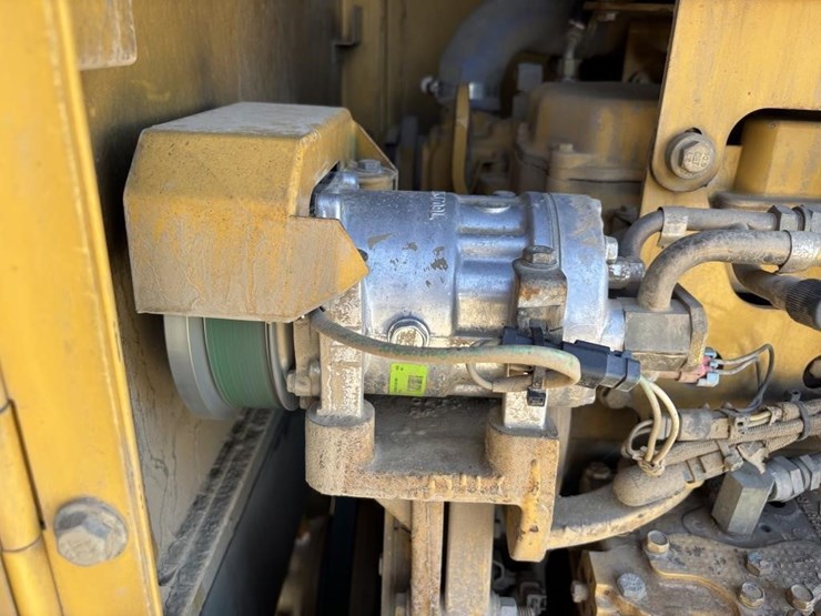 2006-caterpillar-143h-image-61