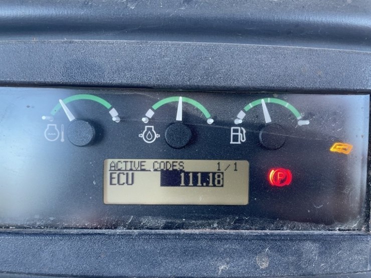 2013-deere-700k-lgp-image-41