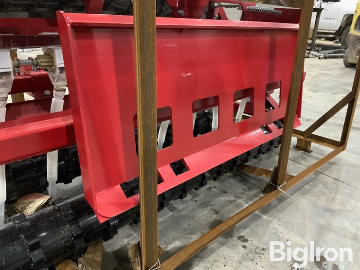 2025-massey-ferguson-730-image-9