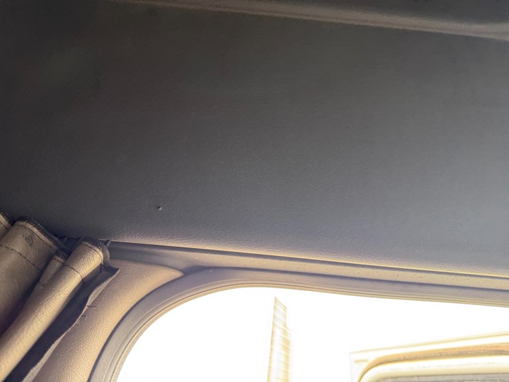 2018-freightliner-122sd-image-89