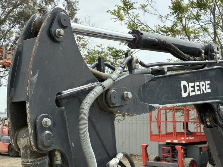 2023-deere-30g-image-11