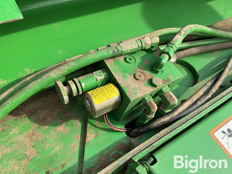 2005-john-deere-567-image-14