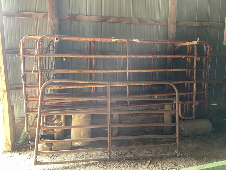 #2397-•-(7)-metal-gates-image-1