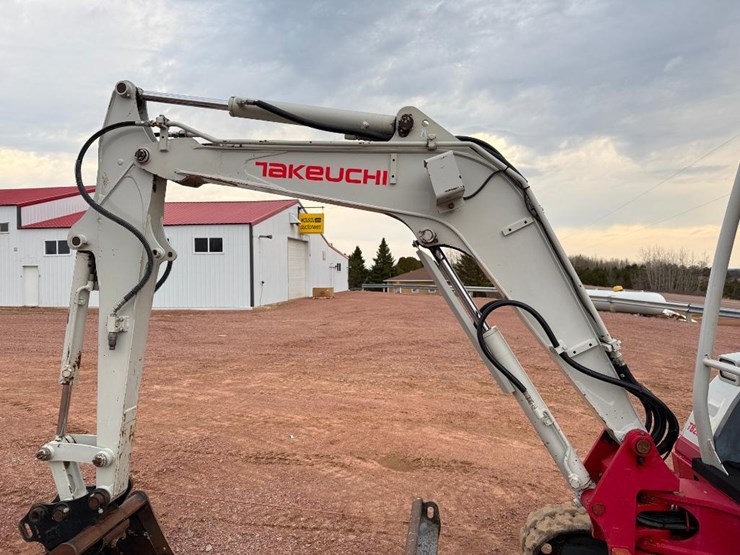 takeuchi-tb235-2-image-25