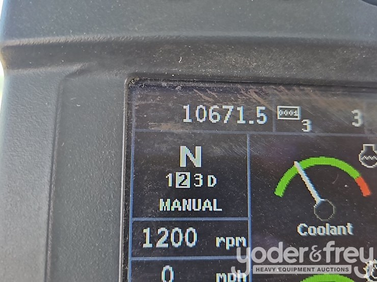 2017-deere-624k-image-32