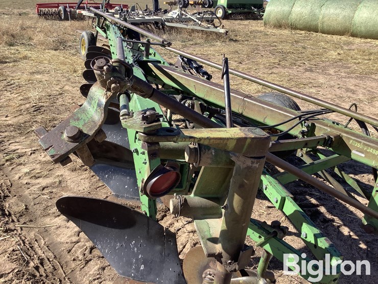 john-deere-8-image-17