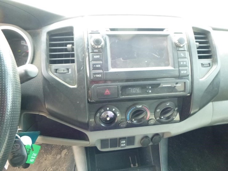 2013-toyota-tacoma-image-16