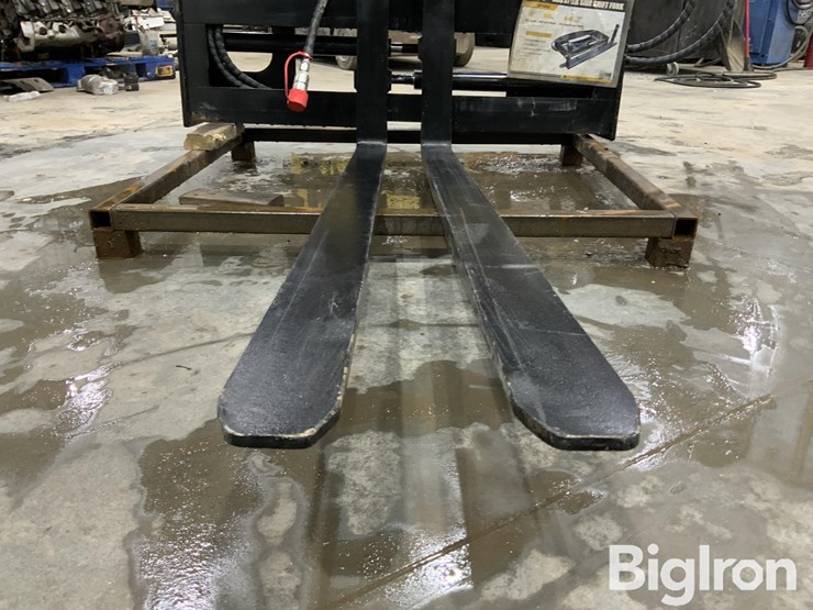 2025-massey-ferguson-730-image-16