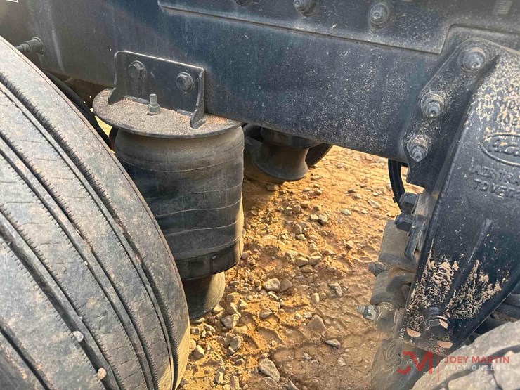 2019-peterbilt-567-image-23