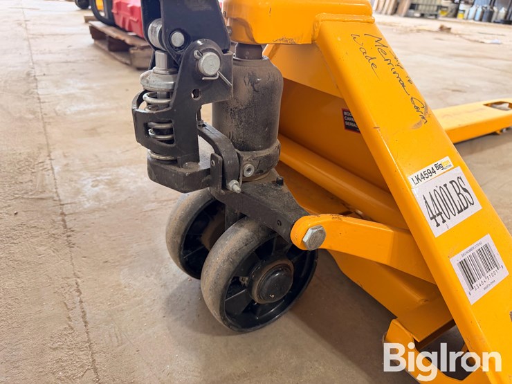 4400-lbs.-pallet-jack-image-9