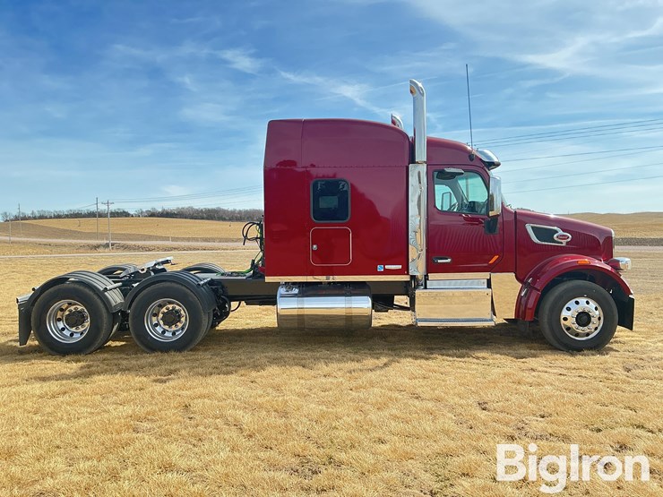 2017-peterbilt-567-image-4
