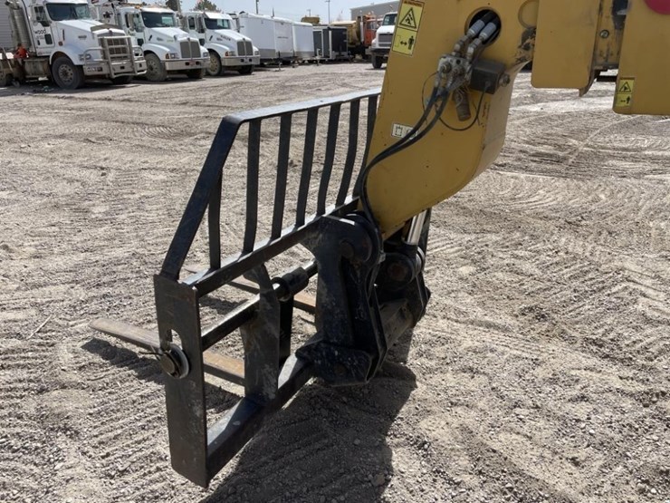 2006-caterpillar-th460b-image-9