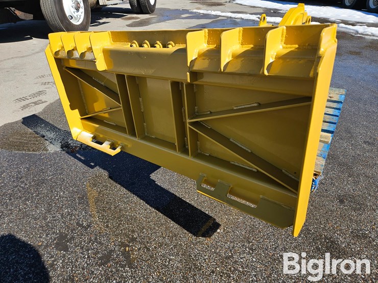 2025-massey-ferguson-730-image-9