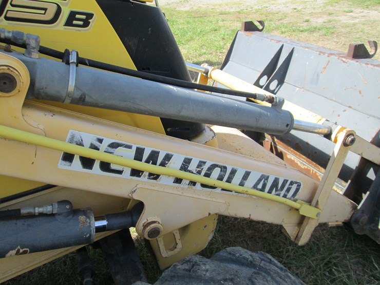 new-holland-b95b-image-22