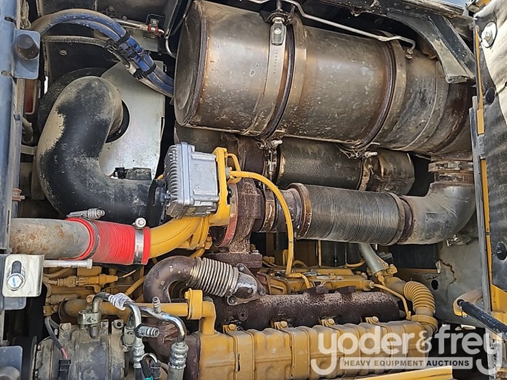 2017-deere-624k-image-23