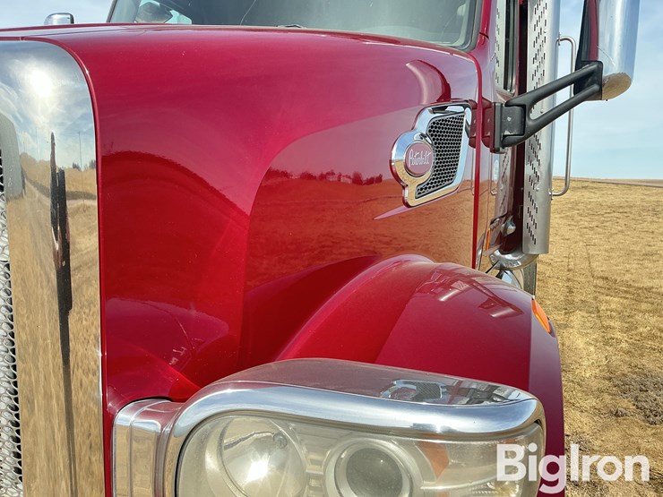 2017-peterbilt-567-image-10