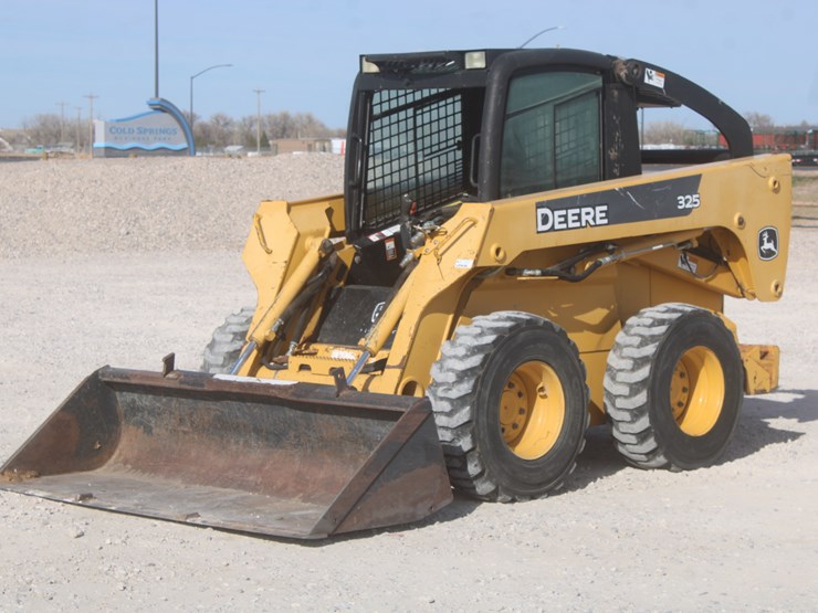 john-deere-325-image-2