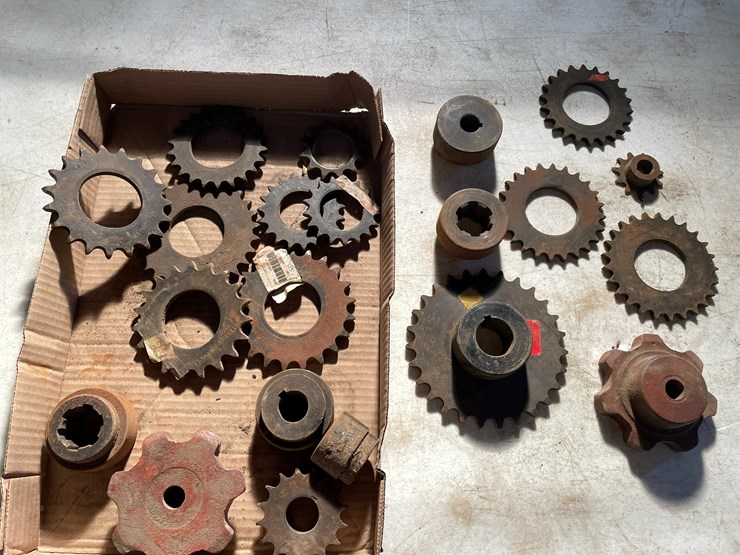 #2522-•-assortment-of-gears-image-3