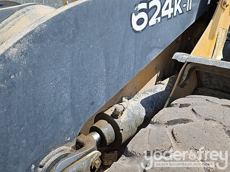 2017-deere-624k-image-17