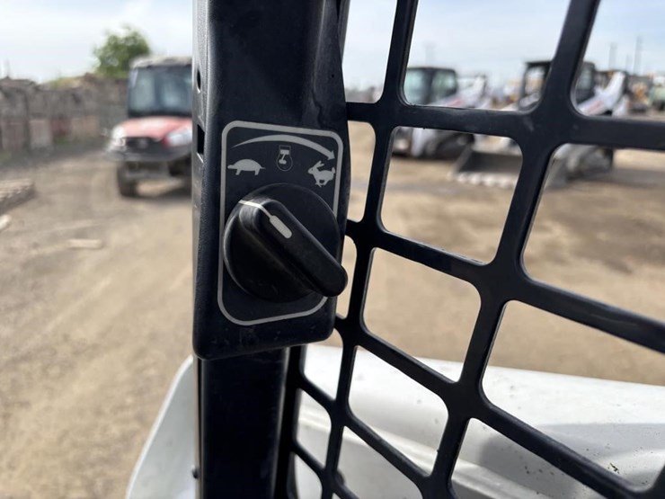 2017-bobcat-t650-image-27