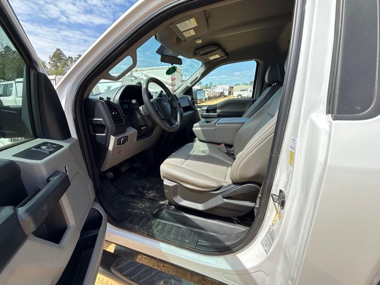 2017-ford-f150-xl-image-8