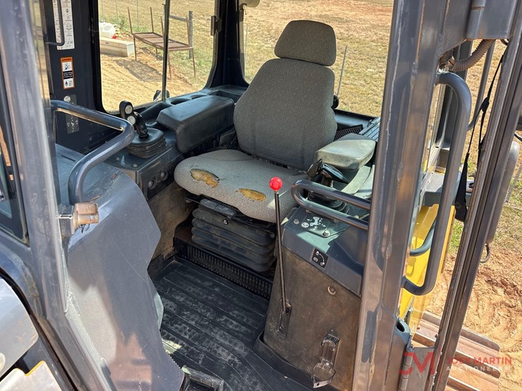 2016-deere-650k-lgp-image-21