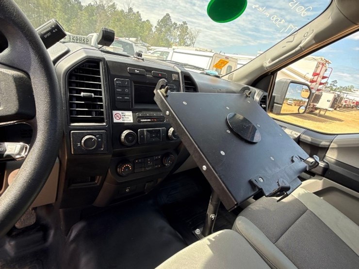 2015-ford-f150-xl-image-15