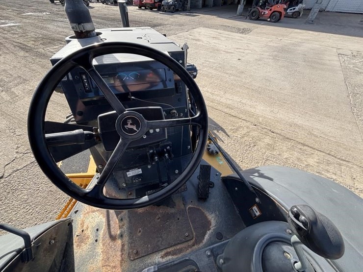 2018-deere-210lep-image-32