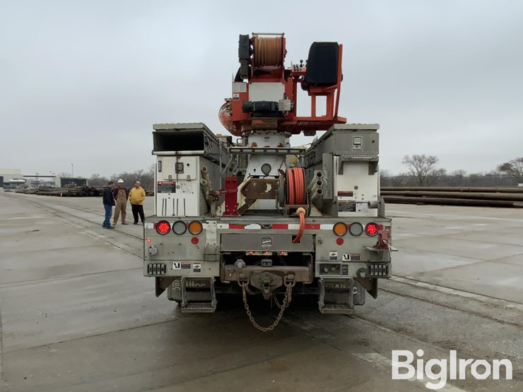 2015-freightliner-m2-106-image-14