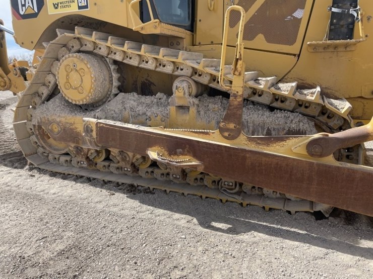 2015-caterpillar-d8t-image-25