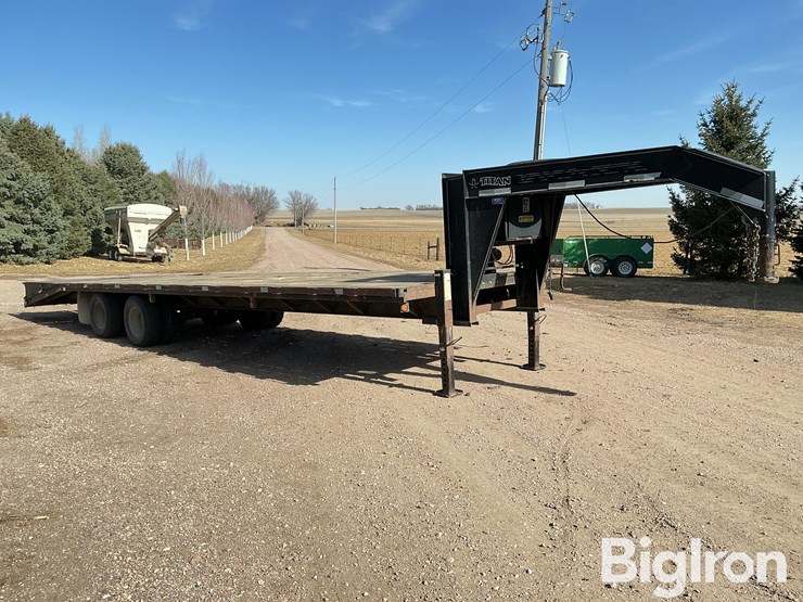 2009-titan-trailer-image-3