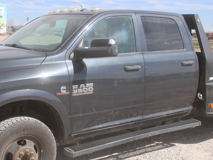 2015-dodge-3500-image-14