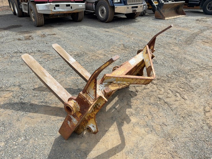 48"-wheel-loader-forks-image-2