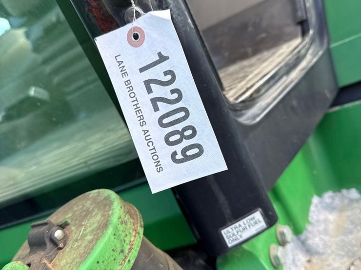 2012-john-deere-8260r-image-33