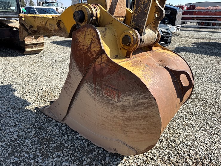 2011-caterpillar-336e-image-10