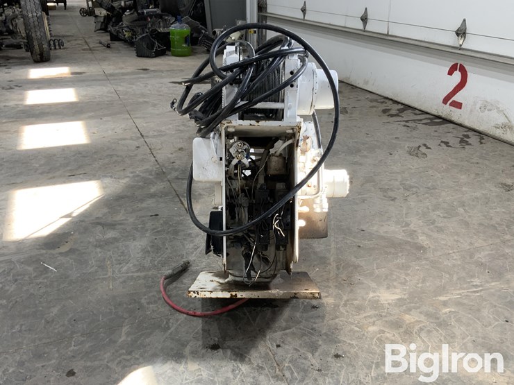 massey-ferguson-730-image-6