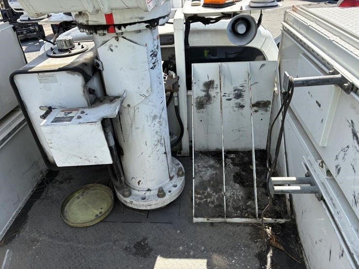 2015-ford-f550-xlt-image-15